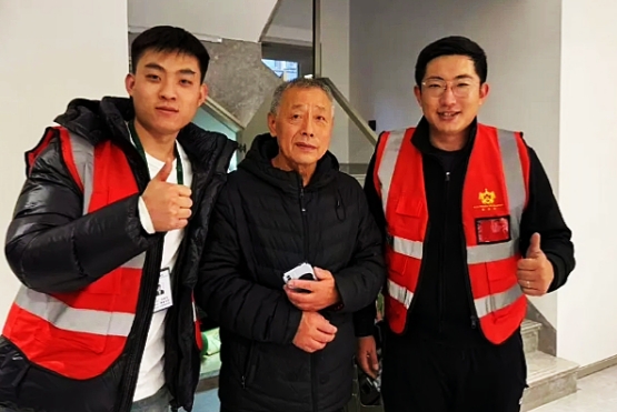 就是因?yàn)榻K身免費(fèi)上門，我才選擇了老戰(zhàn)友地?zé)?>
                                </div>
                            </div>
                            <div   id=